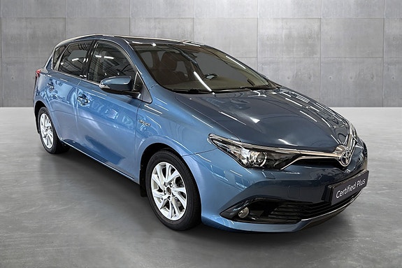 Toyota Auris 7 of 19