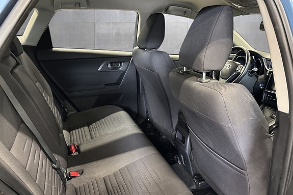 Toyota Auris 17 of 19