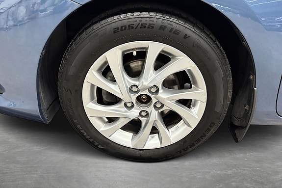 Toyota Auris 19 of 19