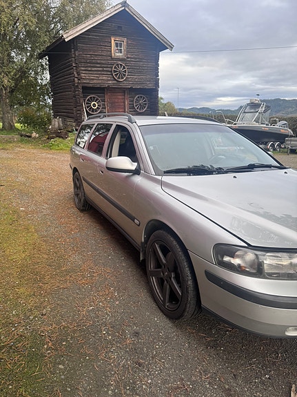 Volvo V70 6 of 9