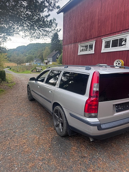 Volvo V70 3 of 9