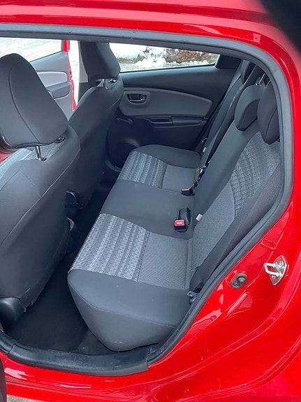 Toyota Yaris 5 of 6