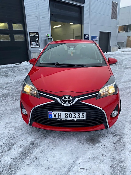 Toyota Yaris 2 of 6