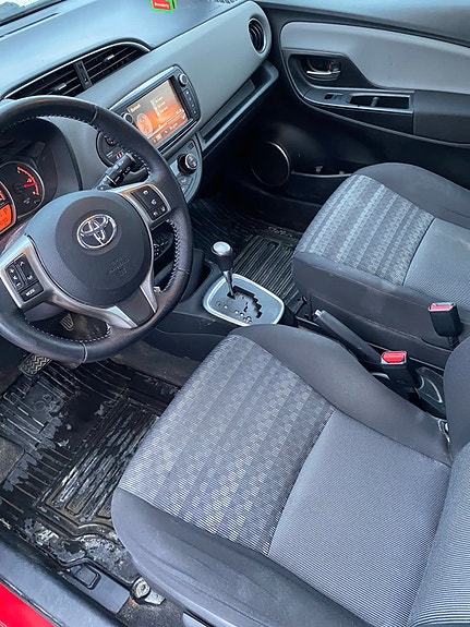 Toyota Yaris 4 of 6
