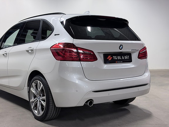 BMW 225xe 8 of 30