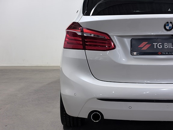 BMW 225xe 5 of 30