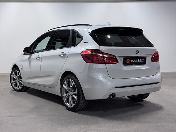 BMW 225xe 7 of 30