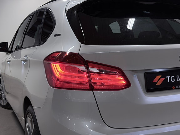 BMW 225xe 9 of 30