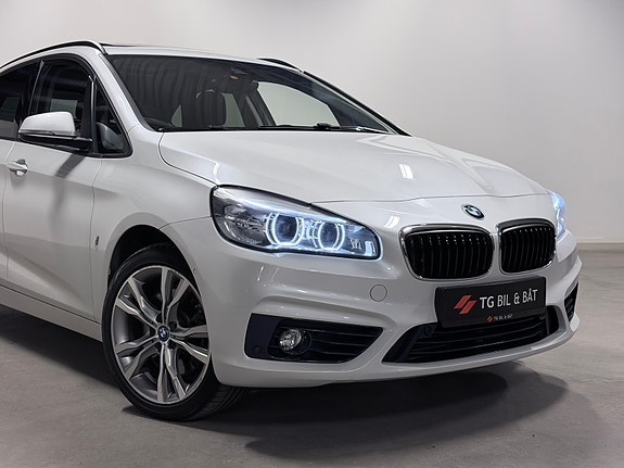 BMW 225xe 2 of 30