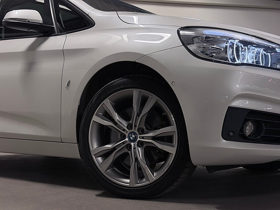 BMW 225xe 11 of 30