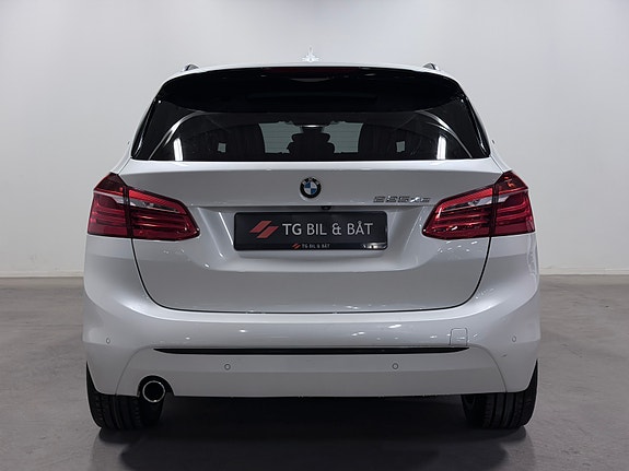 BMW 225xe 6 of 30