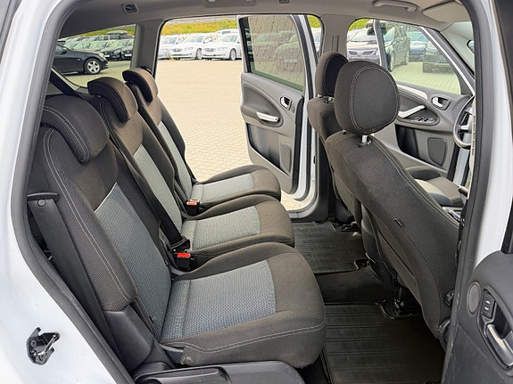 Ford S-MAX 9 of 11