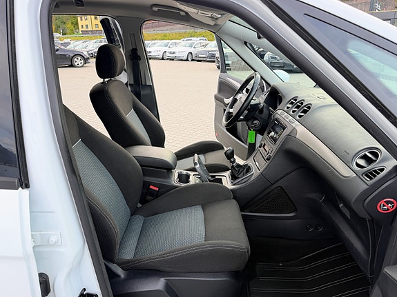 Ford S-MAX 8 of 11