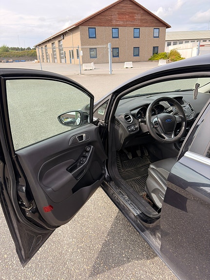 Ford Fiesta 14 of 18