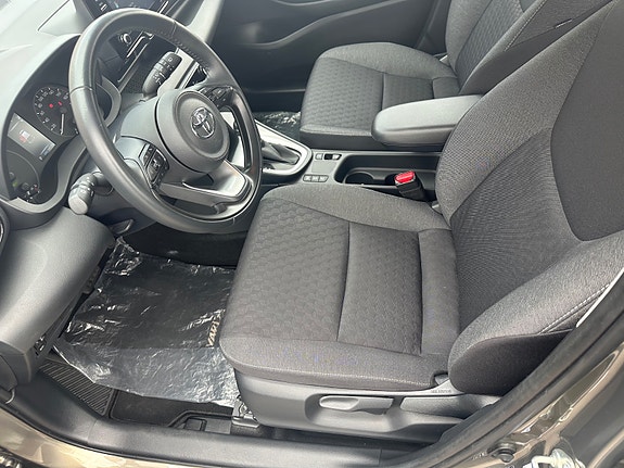 Toyota Yaris 21 of 30