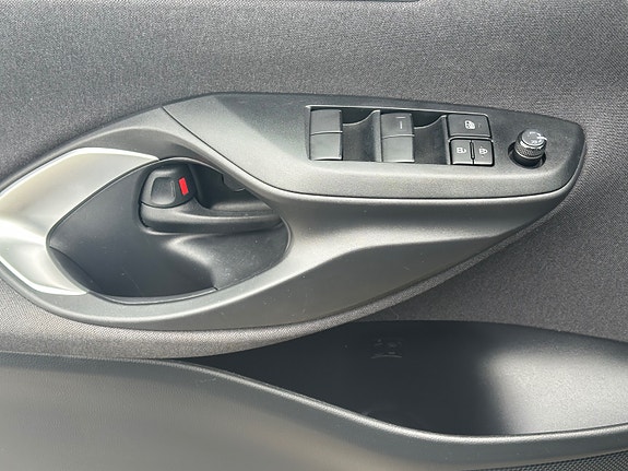 Toyota Yaris 24 of 30