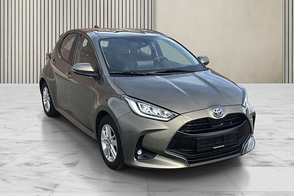 Toyota Yaris 3 of 30