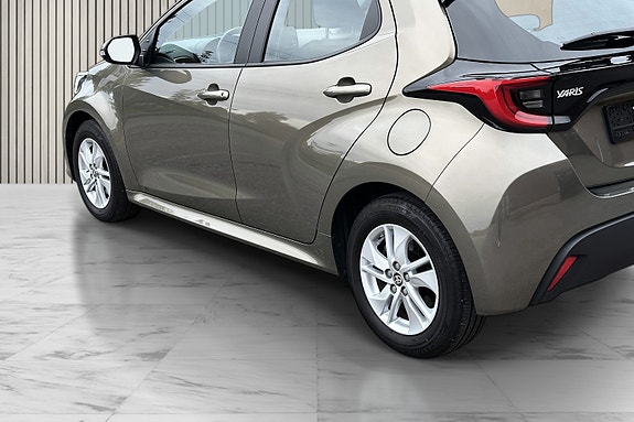 Toyota Yaris 16 of 30