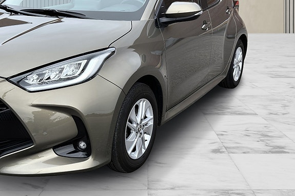 Toyota Yaris 15 of 30