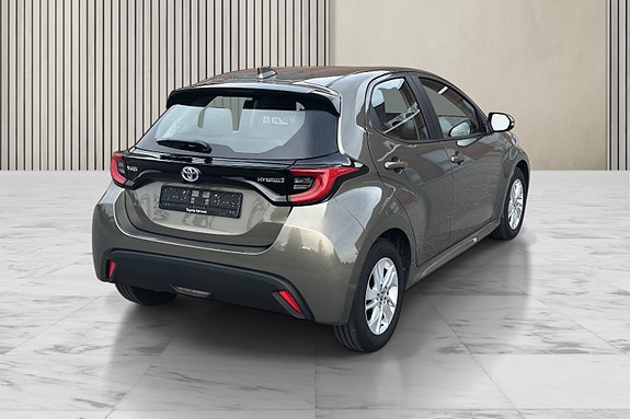 Toyota Yaris 7 of 30