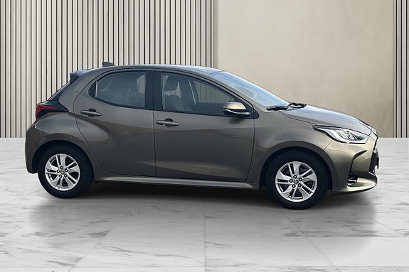Toyota Yaris 6 of 30
