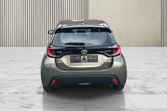 Toyota Yaris 9 of 30