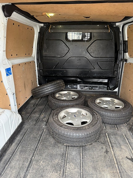 Ford Transit Custom 9 of 15