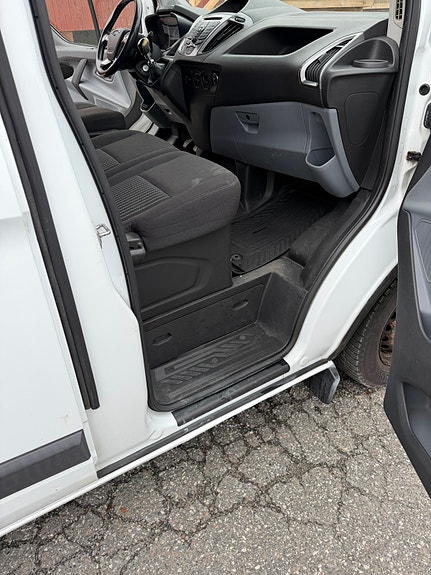 Ford Transit Custom 10 of 15