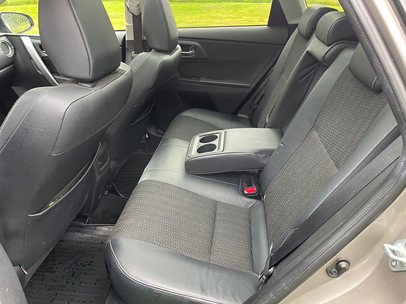 Toyota Auris 11 of 22