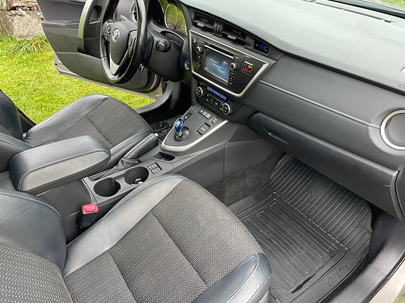 Toyota Auris 13 of 22