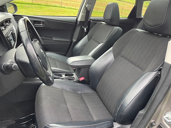 Toyota Auris 10 of 22