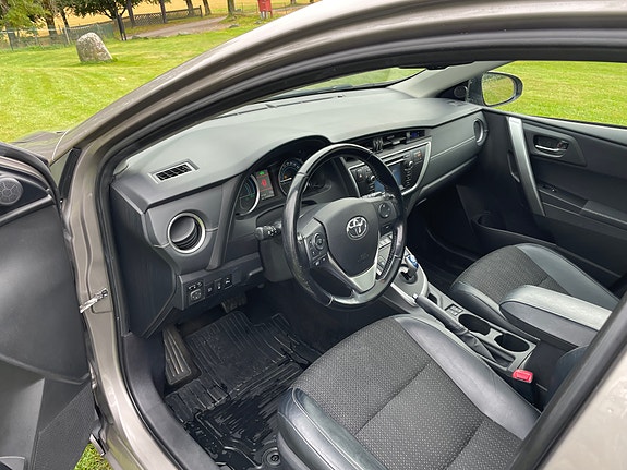Toyota Auris 9 of 22