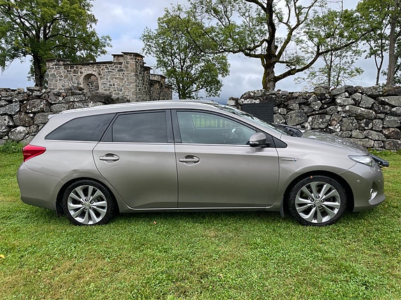 Toyota Auris 2 of 22