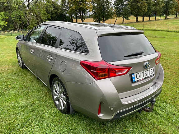 Toyota Auris 5 of 22