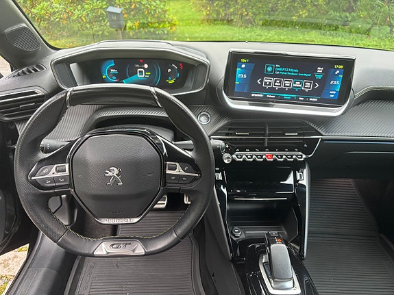 Peugeot e-208 15 of 15