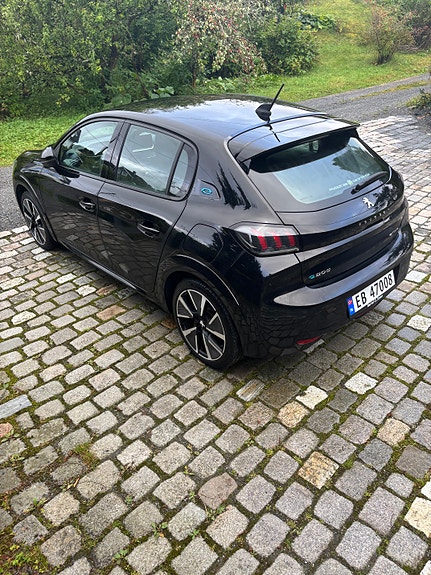 Peugeot e-208 6 of 15