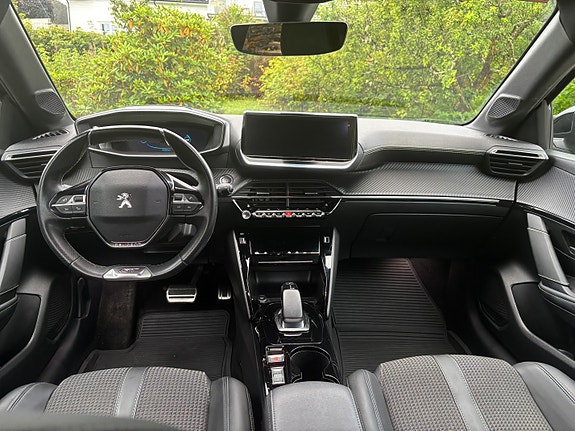 Peugeot e-208 11 of 15
