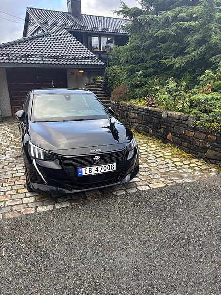 Peugeot e-208 4 of 15