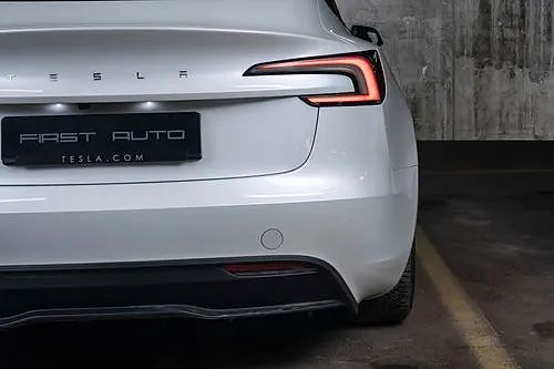 Tesla Model 3 8 of 18