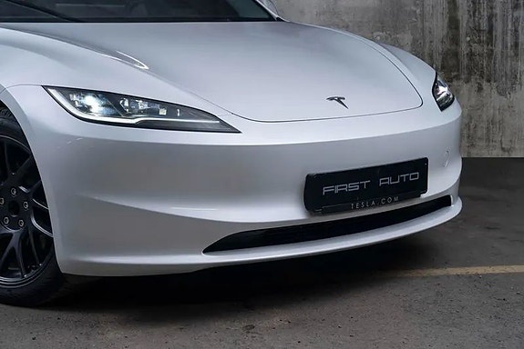 Tesla Model 3 2 of 18