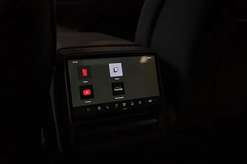Tesla Model 3 18 of 18
