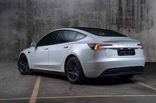 Tesla Model 3 6 of 18