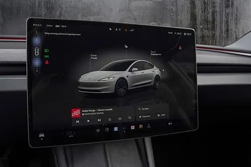 Tesla Model 3 14 of 18