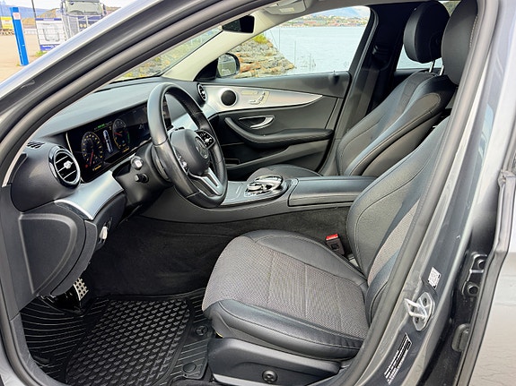 Mercedes-Benz E300 de 5 of 13