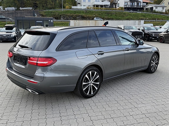 Mercedes-Benz E300 de 3 of 13