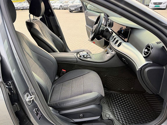 Mercedes-Benz E300 de 10 of 13