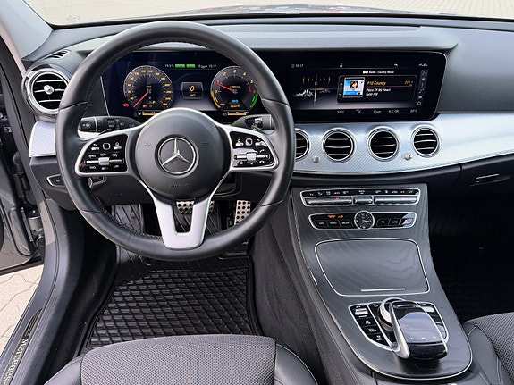 Mercedes-Benz E300 de 6 of 13