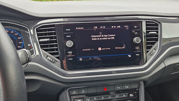 Volkswagen T-Roc 14 of 23
