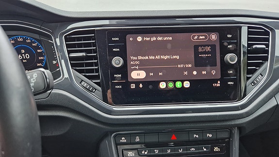 Volkswagen T-Roc 17 of 23