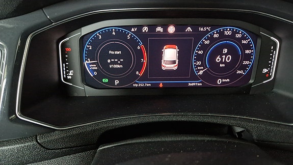 Volkswagen T-Roc 21 of 23